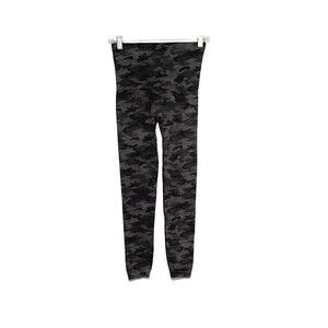 Spanx Look At Me‎ Now Women’s Medium Camouflage Capri Leggings